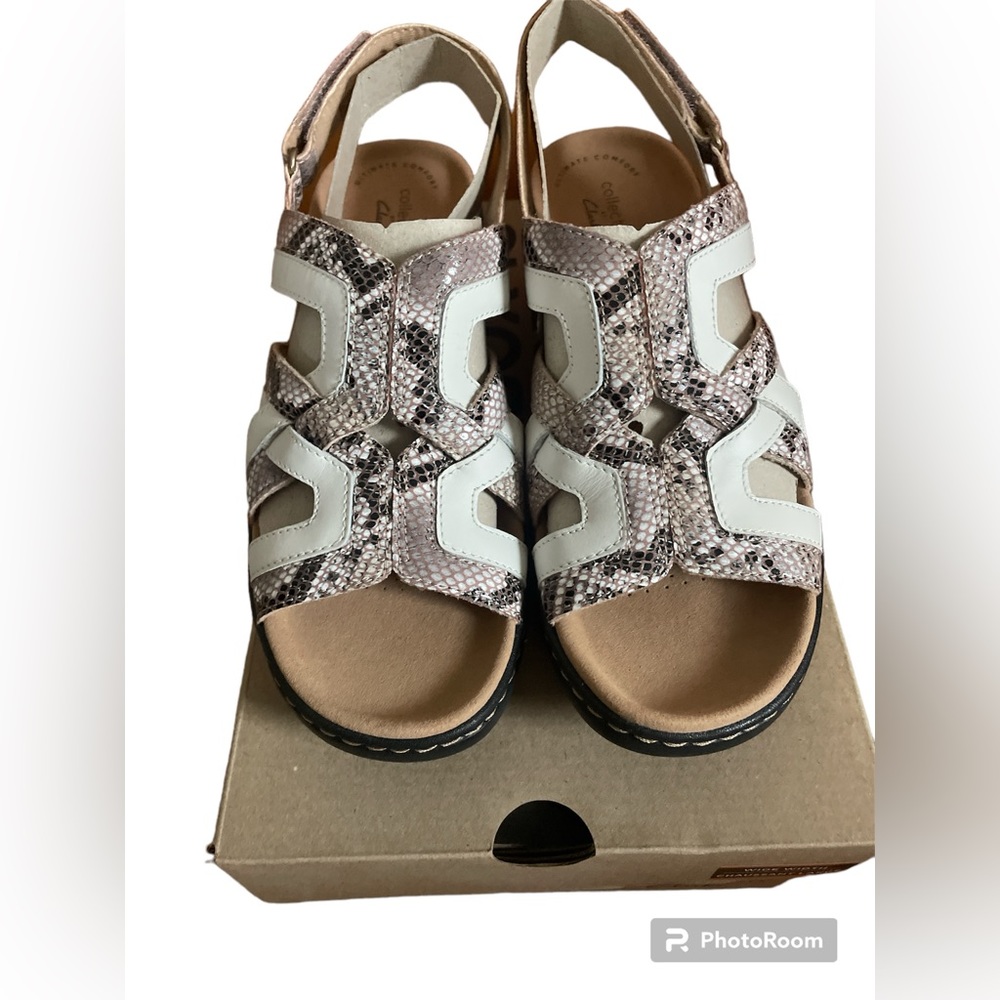 Clarks tan snake skin strap sandal size 8W